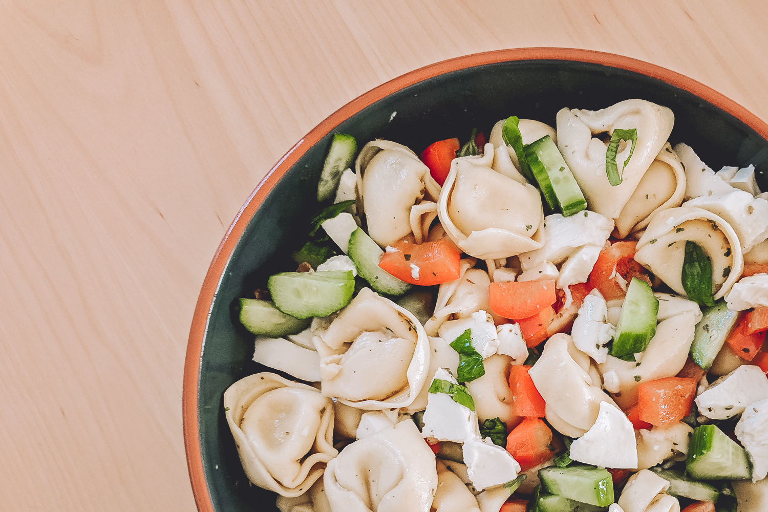 Der schnelle Tortellini-Salat mit Gurke und Paprika | alltagsfood.de ...